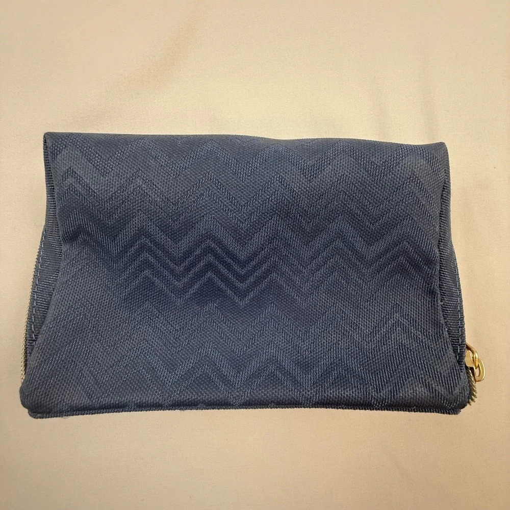 Missoni for Delta Navy Blue Zigzag Knit Amenity Pouch Cosmetic Travel Bag Gold